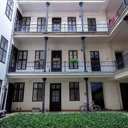 Lovely Downtown Apartment Close To The Basilica Budapest Exterior photo