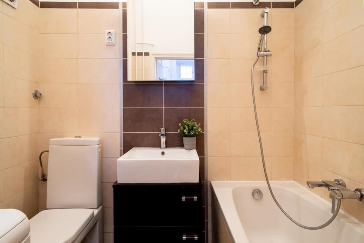 Lovely Downtown Apartment Close To The Basilica Budapest Exterior photo