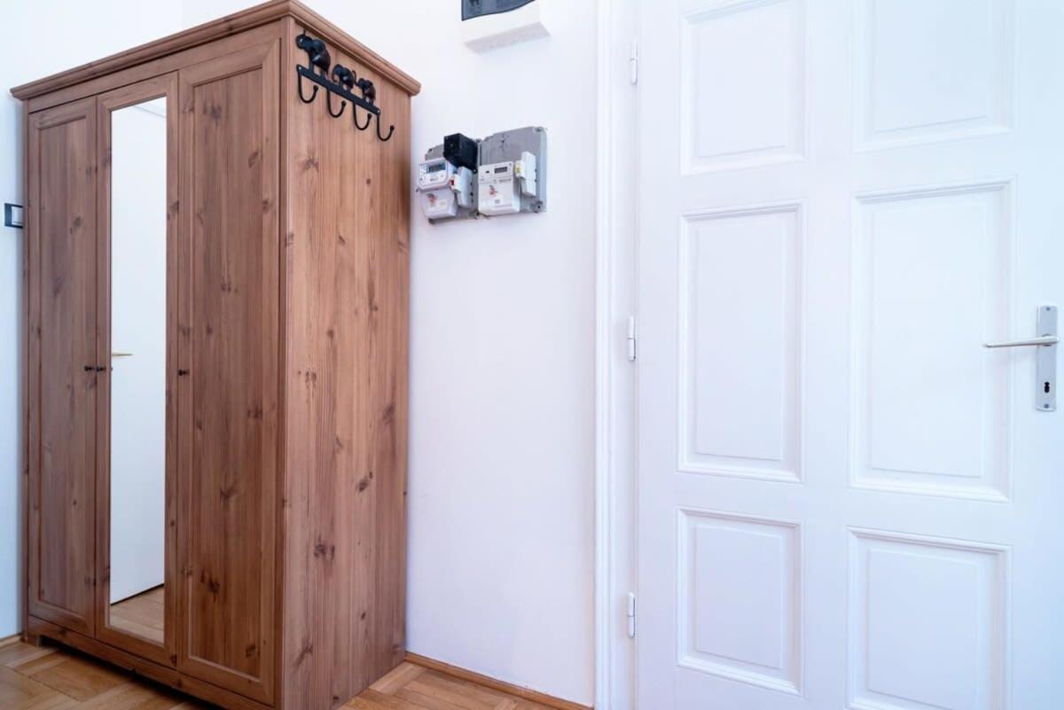 Lovely Downtown Apartment Close To The Basilica Budapest Exterior photo