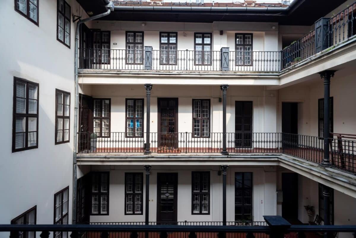 Lovely Downtown Apartment Close To The Basilica Budapest Exterior photo